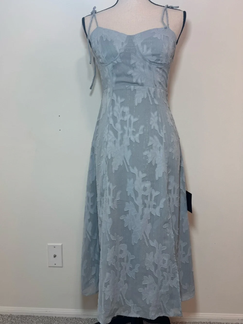 NWT  Lulus Blue Floral Jacquard Sweetheart Midi Dress XS Slit Tie Strap Smocked - Picture 2 of 15